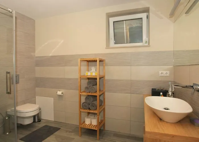 Apartma Lodi Za Dve,stiri, Sest, Ali Osem Oseb 別荘 *